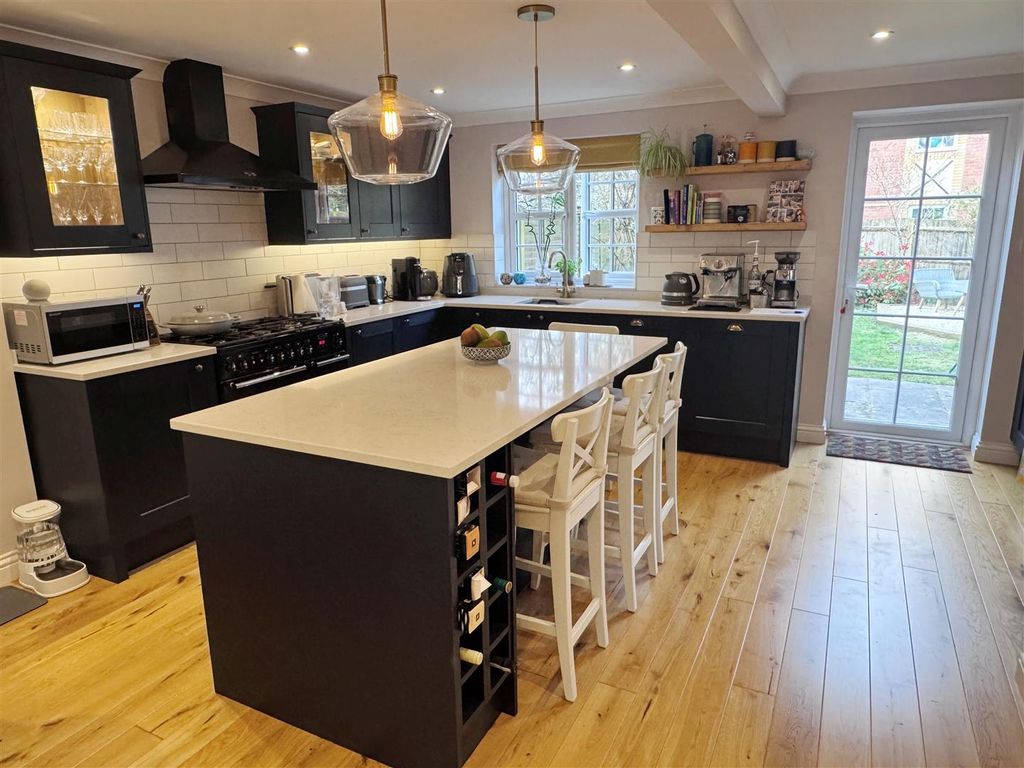 Property photo 3 of 22 Kit 1.Jpg