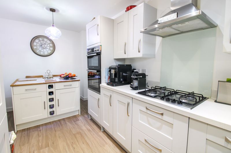 Property photo 3 of 17 Kitchen