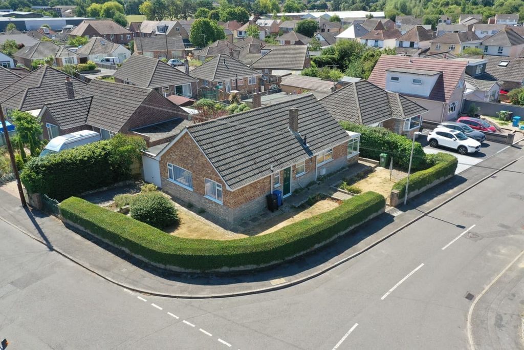 Property photo 3 of 28