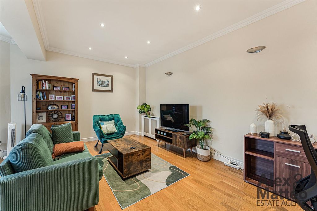 Property photo 2 of 11 Dsc04416.Jpg