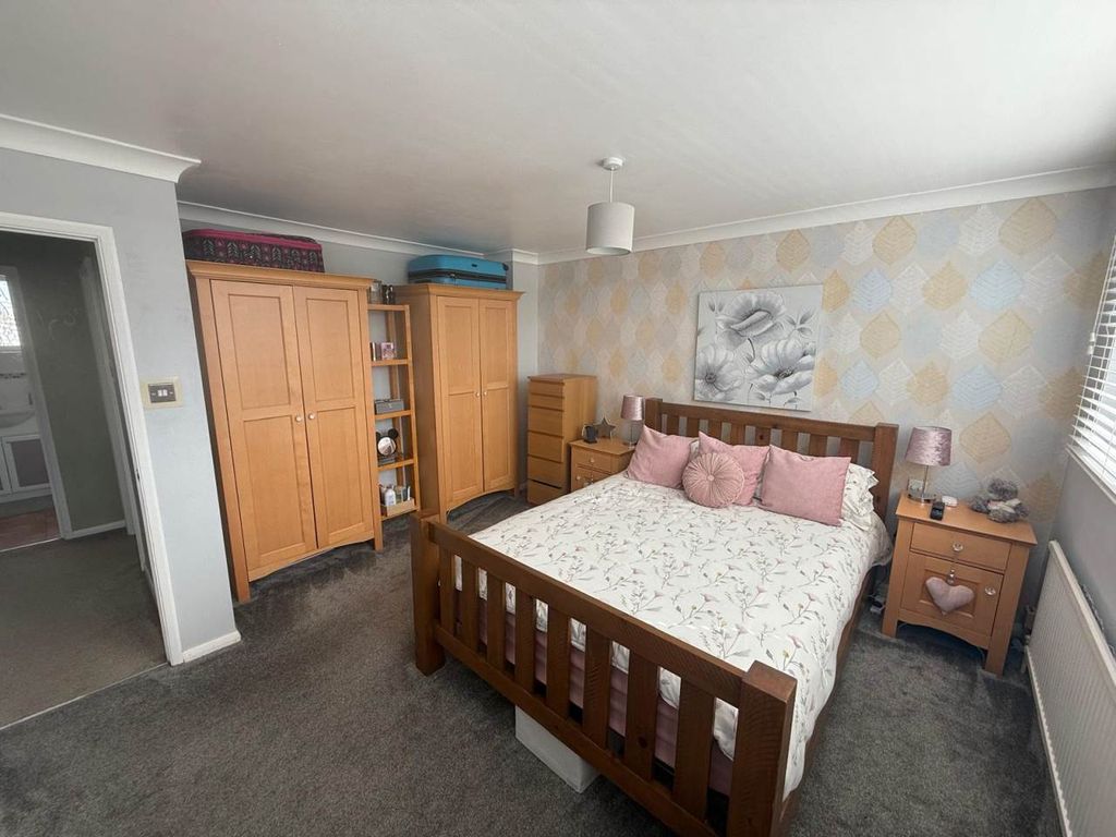 Property photo 1 of 10 Bedroom 1