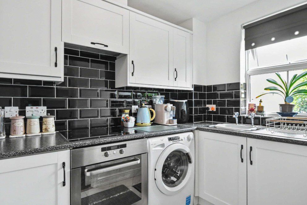 Property photo 2 of 9 Picture No. 12