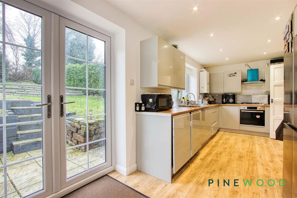Property photo 3 of 12 Kitchen