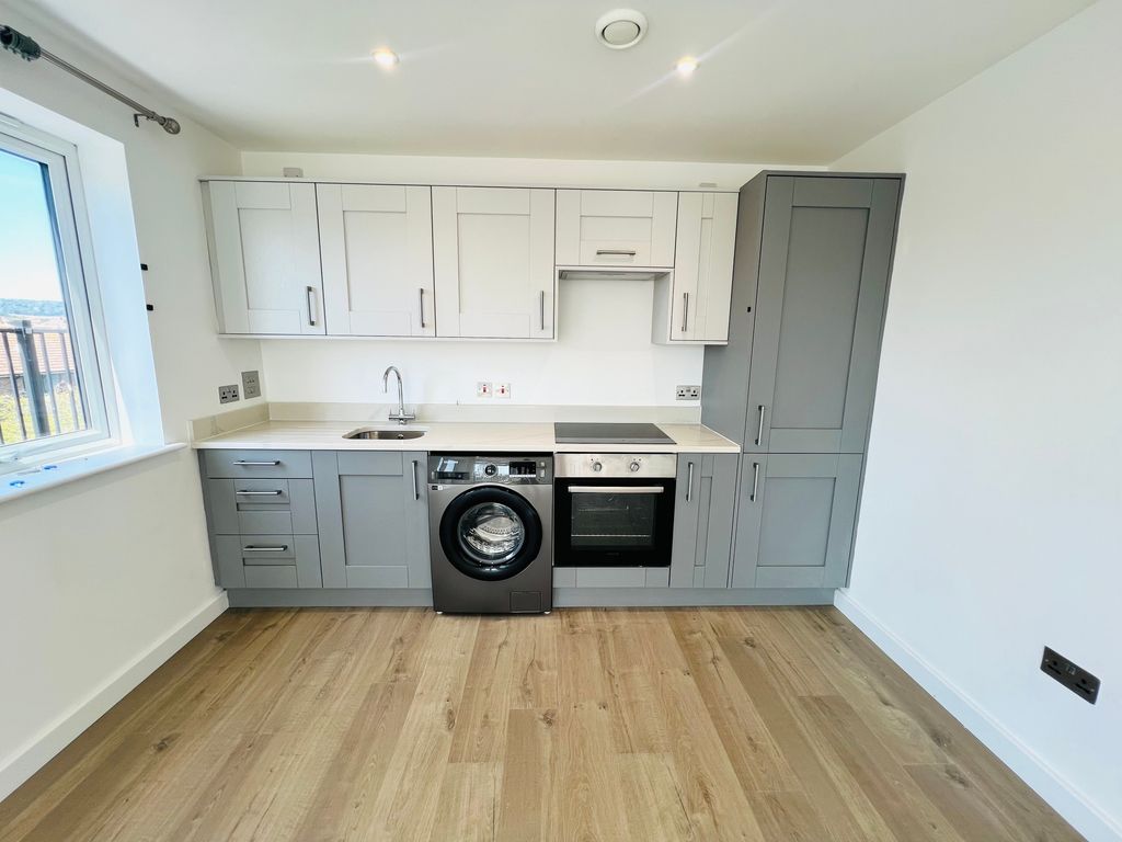 Property photo 2 of 9 Kitchen