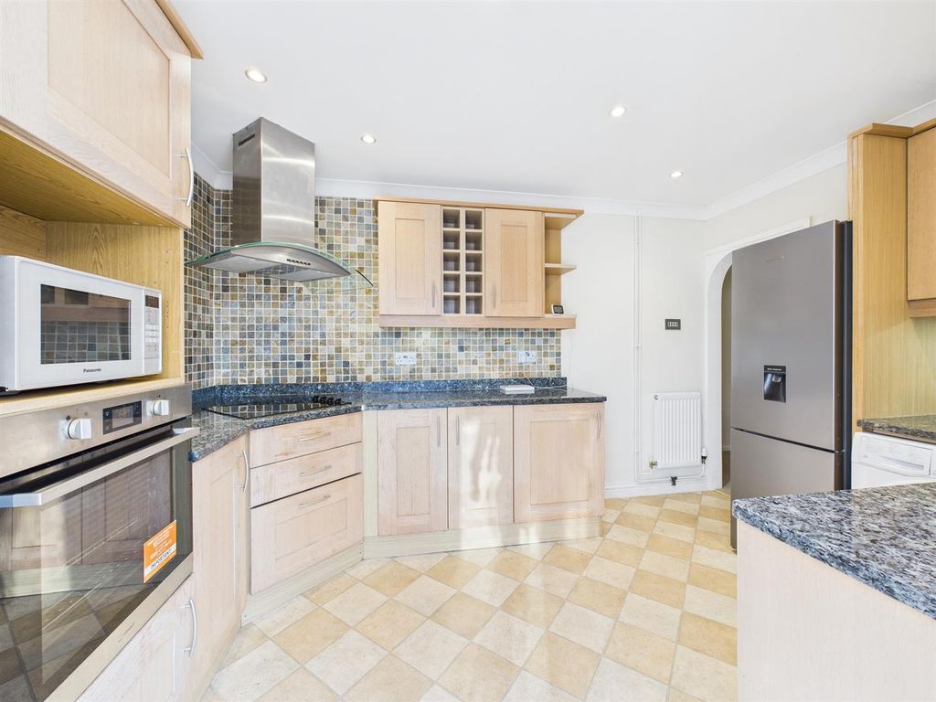 Property photo 2 of 16 Cam02435G0-Pr0067-Still014.Jpg