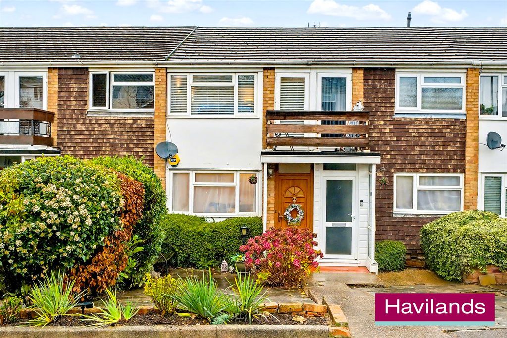 Property photo 1 of 11 Hill House Close N21 1LG-10.Jpg