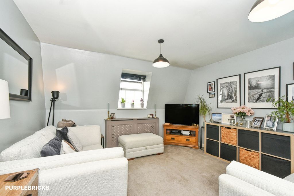 Property photo 2 of 16 Living Room