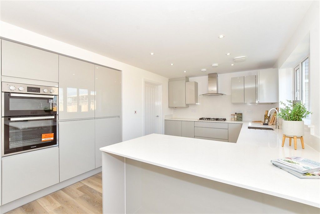 Property photo 3 of 20 Kitchen/Dining Room