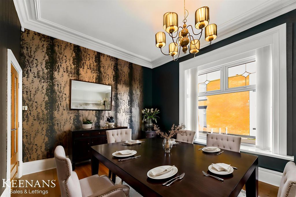 Property photo 3 of 40 Dsc08114 - Dining Room - Luxury - 2.Jpg