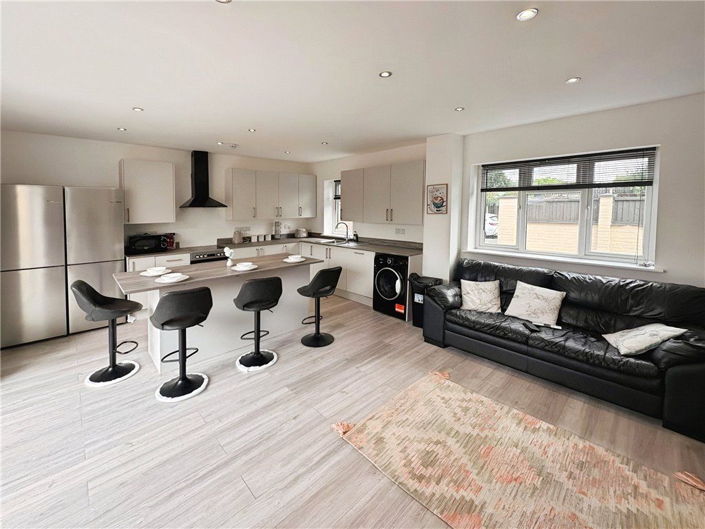 Property photo 2 of 13 Kitchen/Reception