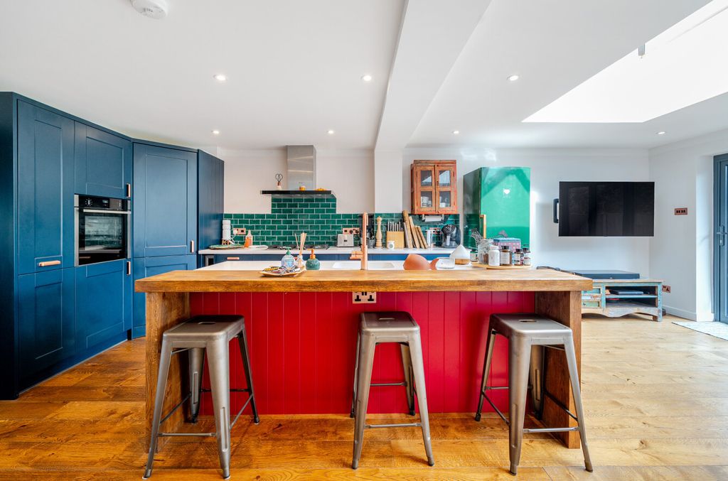 Property photo 3 of 15 1418292-20-699d98...