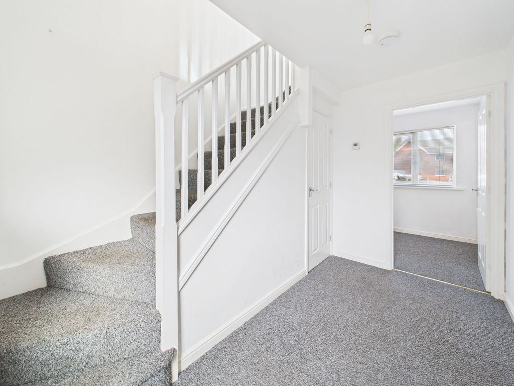 Property photo 2 of 11 Entrance Hall