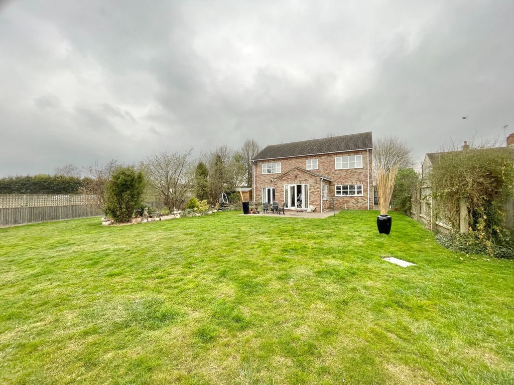 Property photo 2 of 37