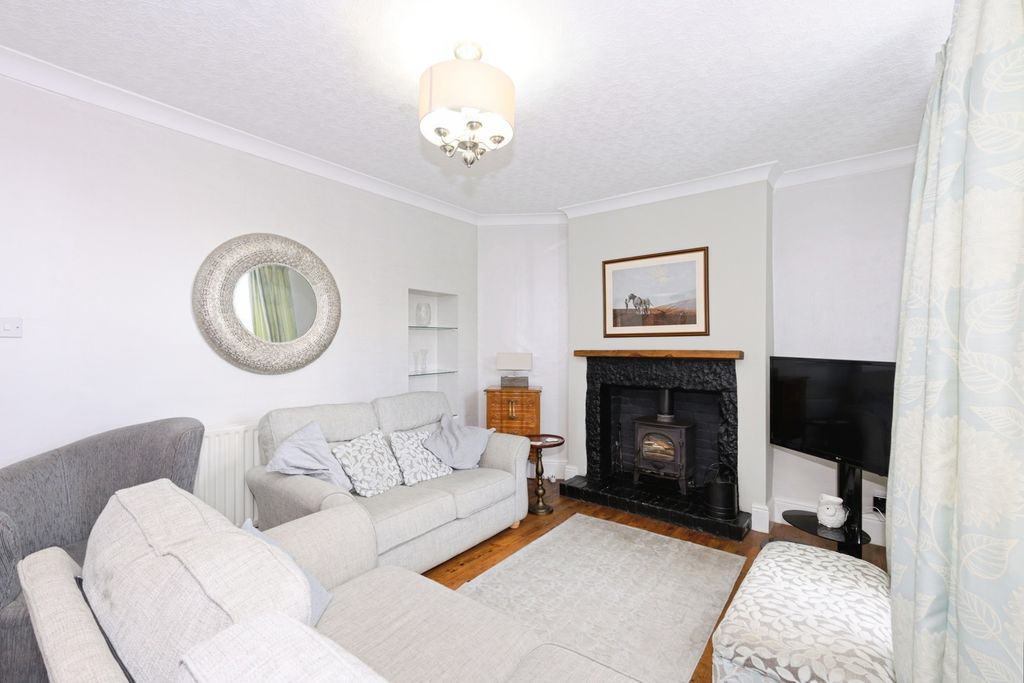 Property photo 3 of 9 Living Room