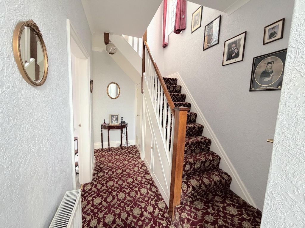 Property photo 3 of 25 Hallway