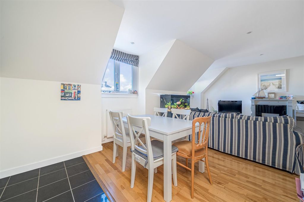 Property photo 3 of 21 Leander Court, Graystone Road, Tankerton