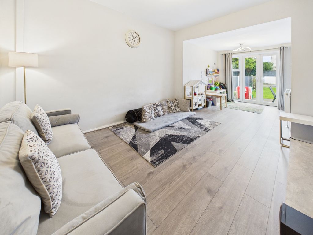 Property photo 3 of 38 Cam04233G0-Pr0057-Still008