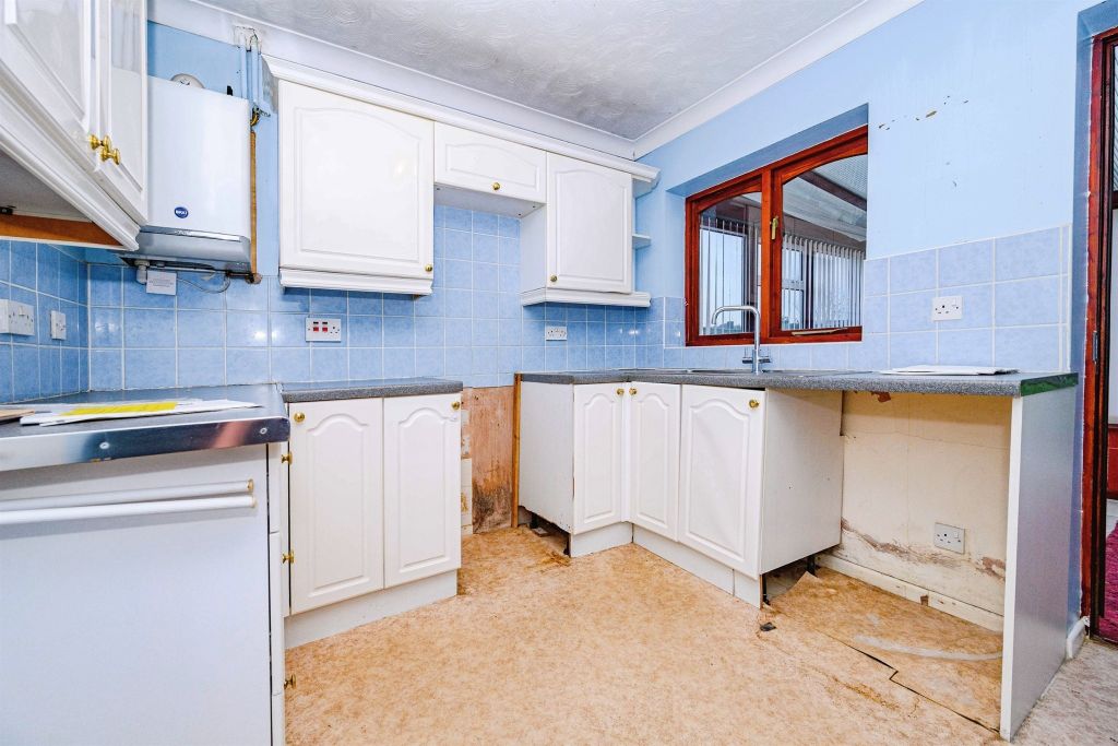 Property photo 2 of 21