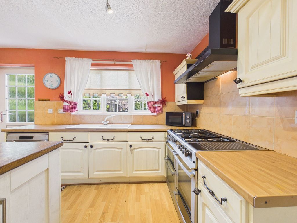 Property photo 3 of 16 Kitchen