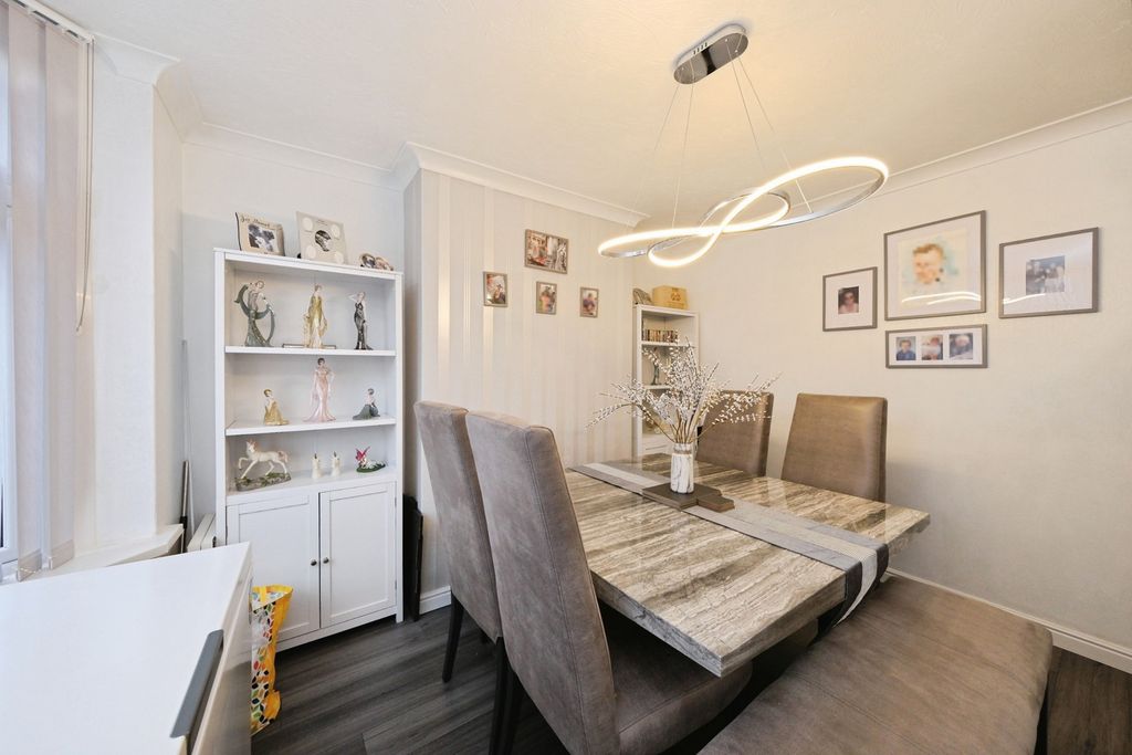 Property photo 2 of 19 Pbox-Img.Jpg