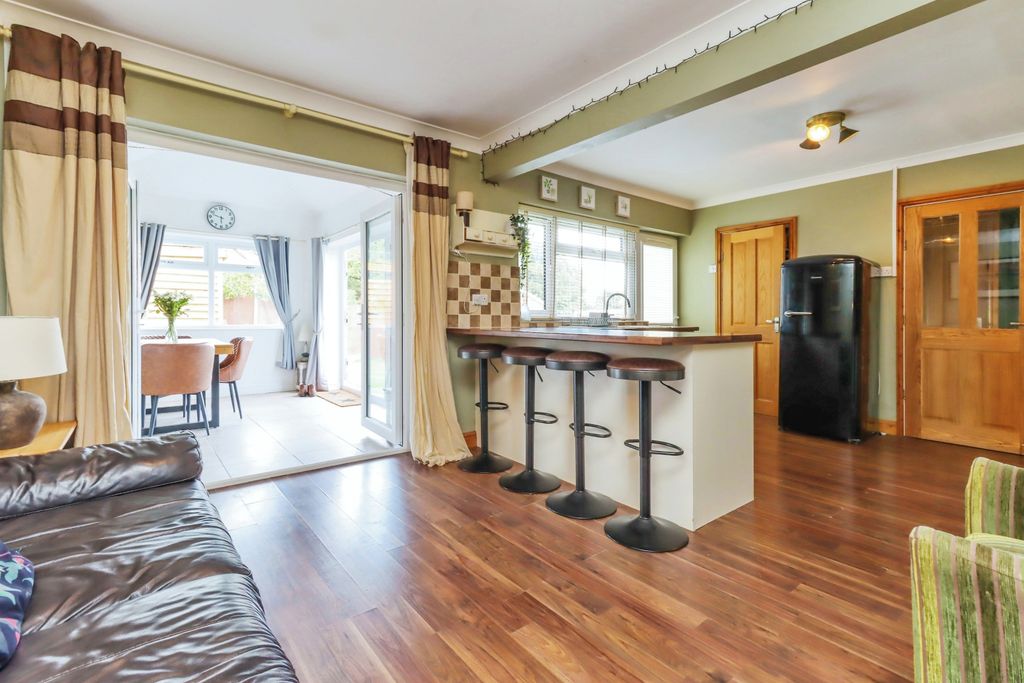 Property photo 3 of 19 Dining Kitchen