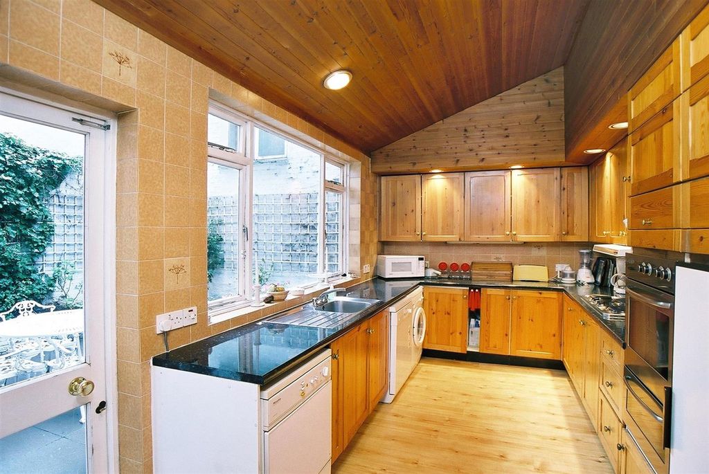 Property photo 2 of 6 Kitchen