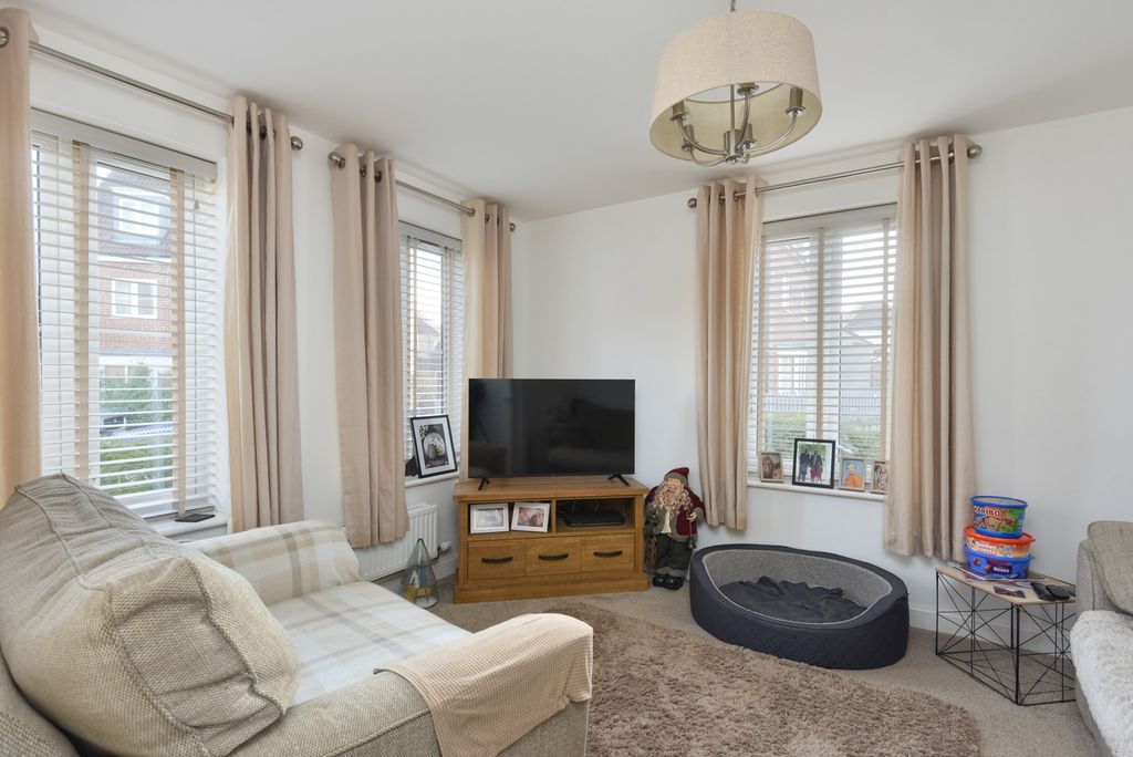 Property photo 2 of 15 4709997