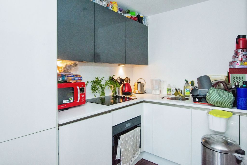 Property photo 2 of 11 Kitchen
