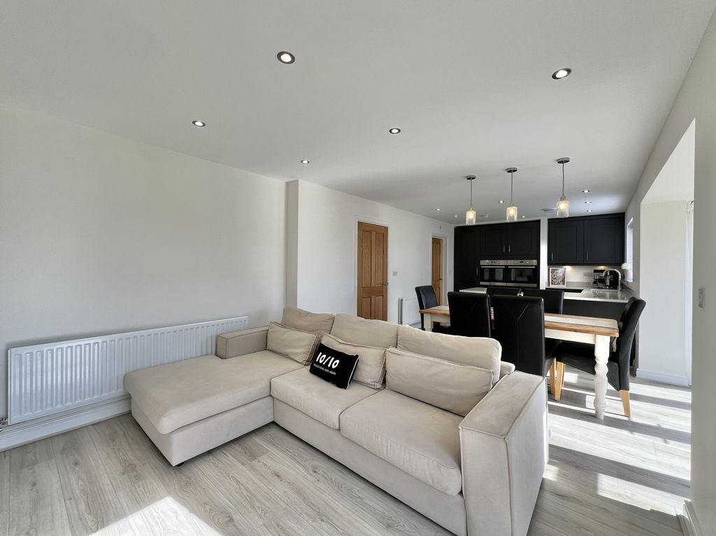 Property photo 2 of 25