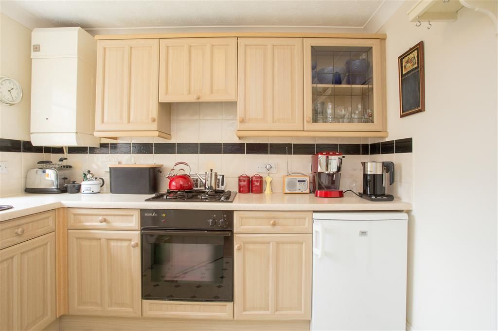 Property photo 3 of 6 Kitchen