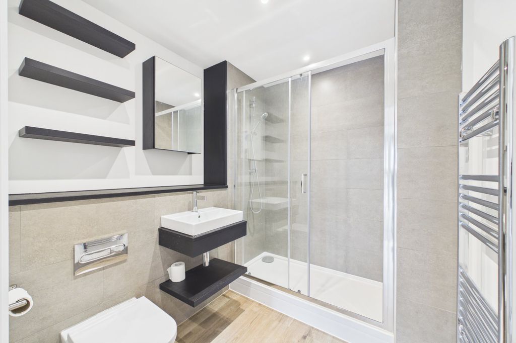 Additional image 9 of 2 bed flat for saleFlagstaff Road, Reading, Berkshire RG2