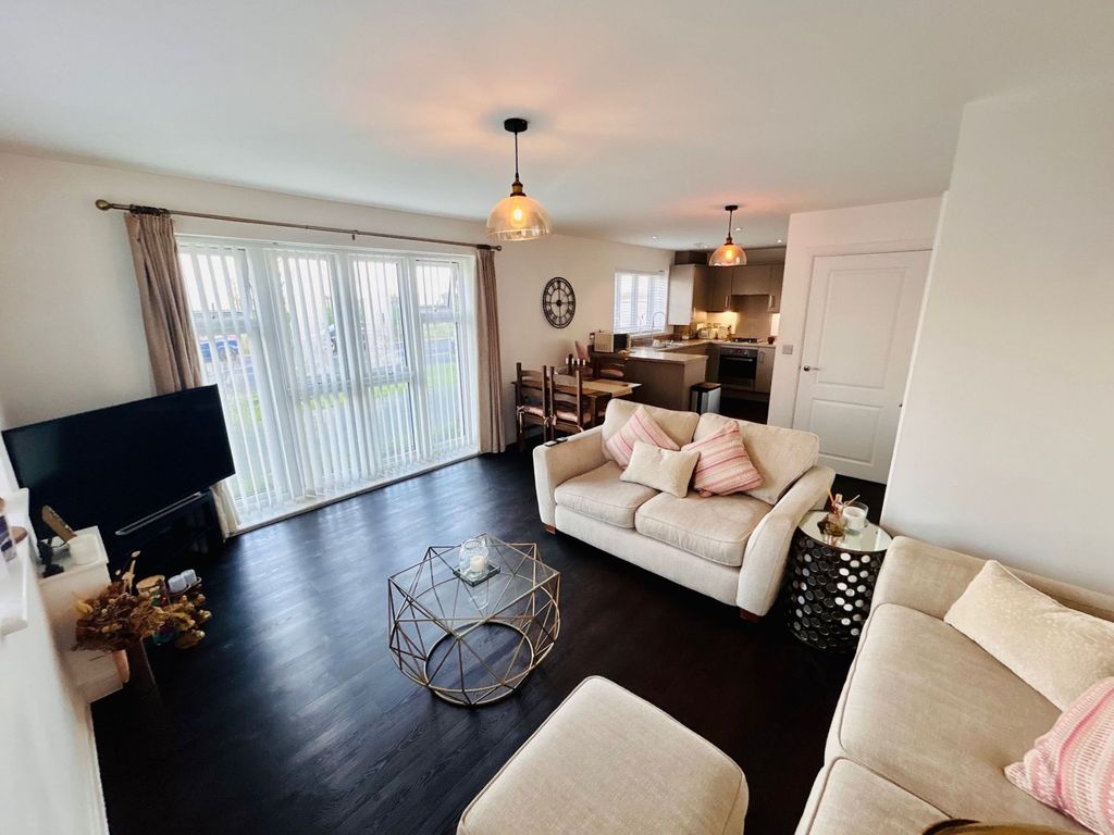 Property photo 3 of 11