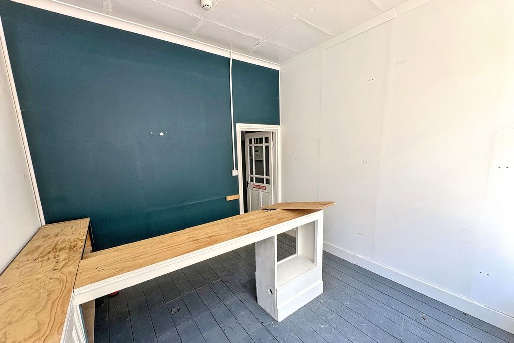 Property photo 3 of 14 106 Walcot Street, Bath BA1 5Bg