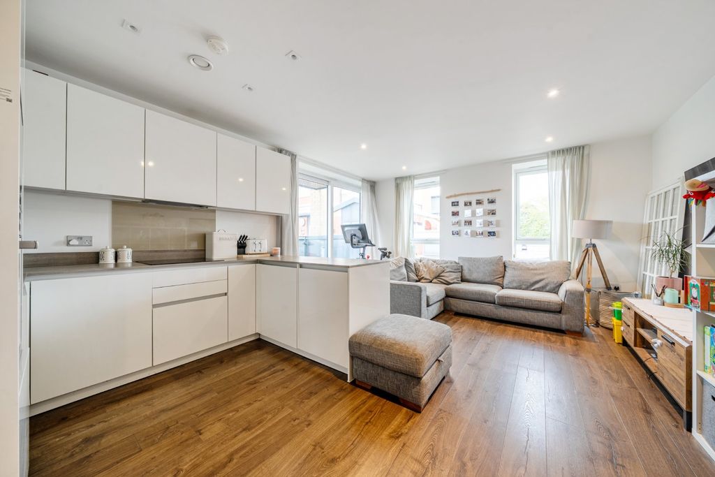 Property photo 2 of 15 Picture No. 12