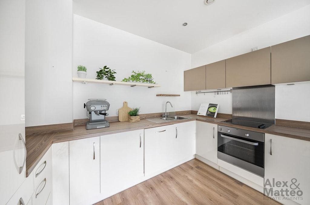 Property photo 3 of 8 Osier House