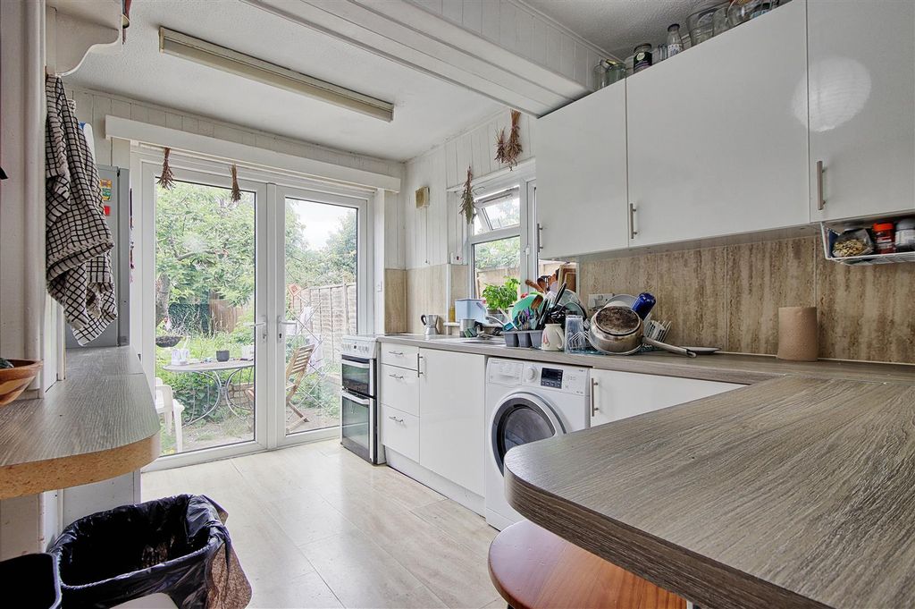 Property photo 3 of 11 Kitchen 2.Jpg