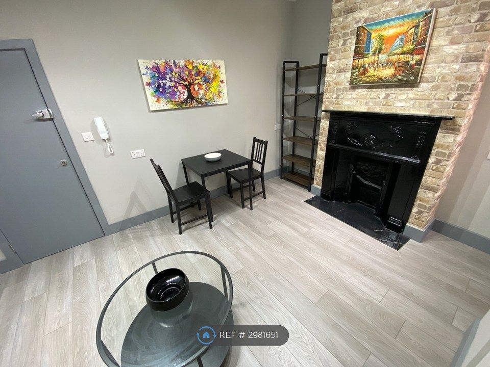 Property photo 3 of 33 Lounge/Dining Table