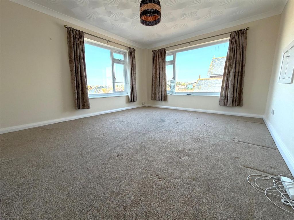 Property photo 3 of 17 4276 Newlounge.Jpeg