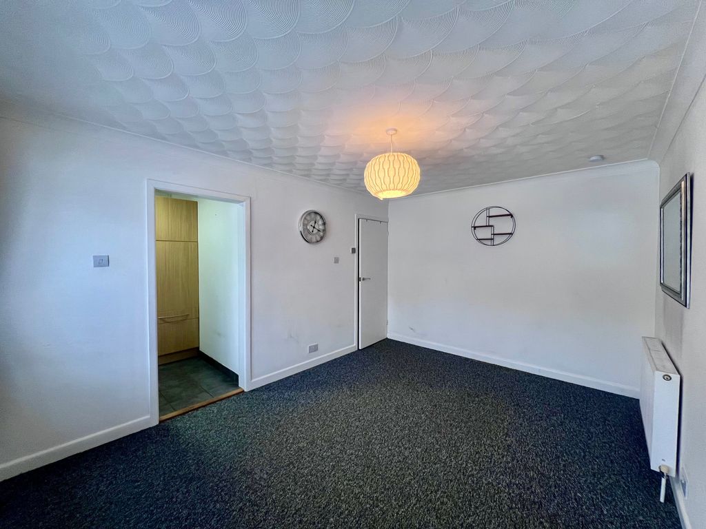 Property photo 2 of 9 Image