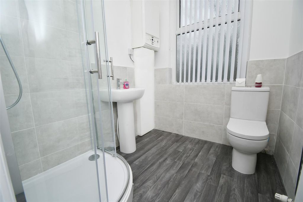 Property photo 1 of 3 Bathroom.Jpg