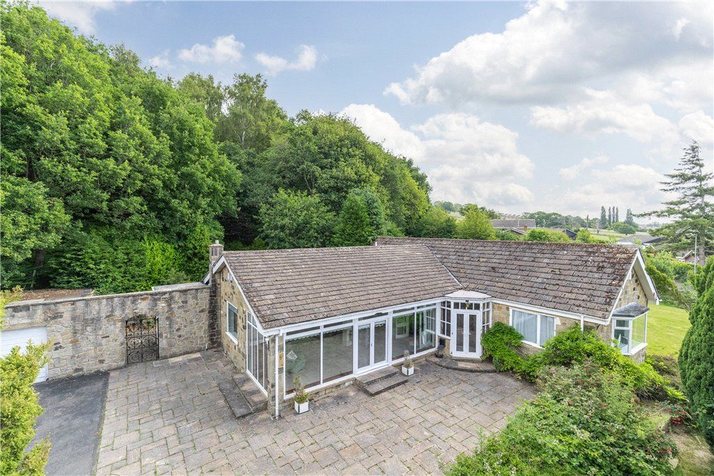 Property photo 1 of 28 Hill Close