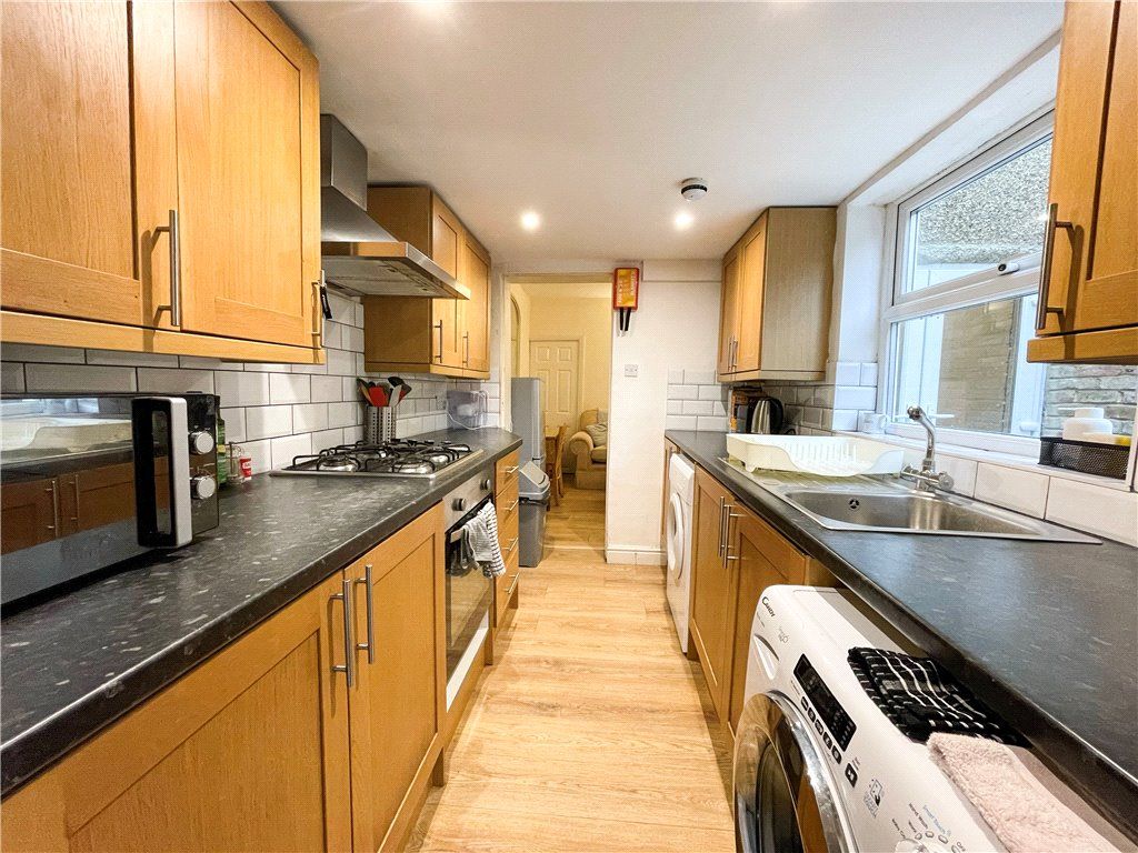 Property photo 2 of 10 Kitchen