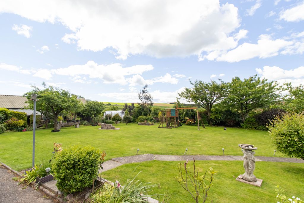 Property photo 2 of 47 Garden