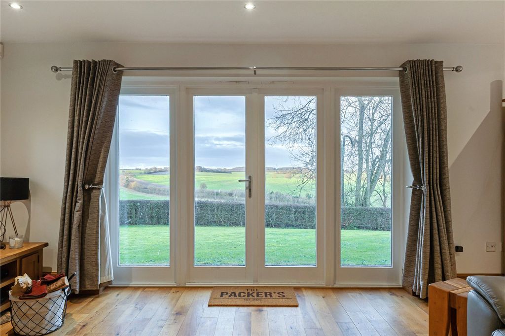 Property photo 2 of 20 Sitting Room