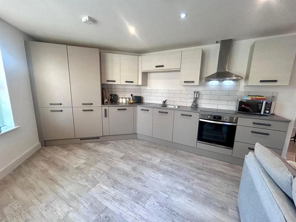 Property photo 3 of 11 Kitchen.Jpg