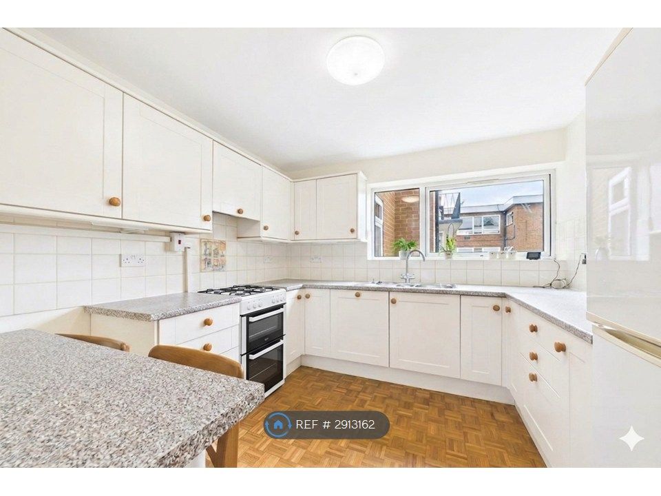 Property photo 2 of 8 Kitchen