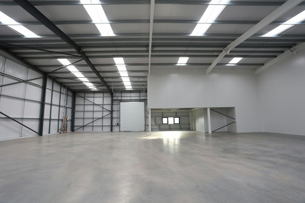 Property photo 3 of 17 Exhall  Ground64.Jpg