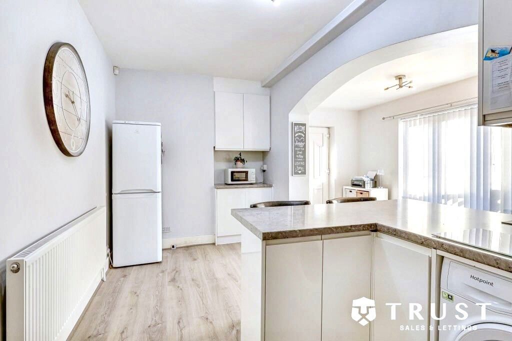 Property photo 2 of 28