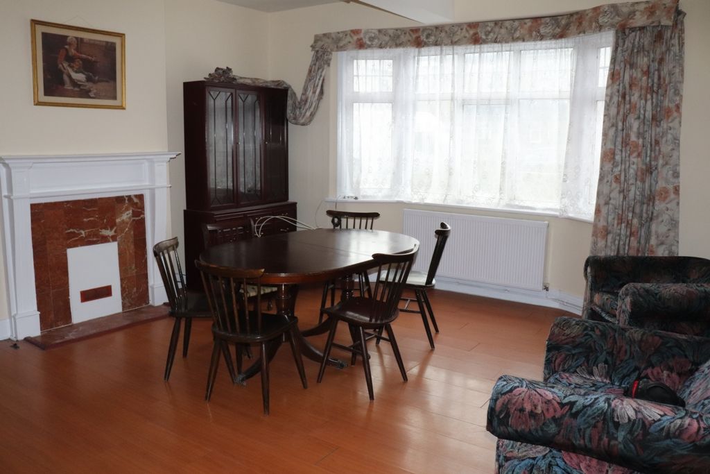 Property photo 1 of 8 Lounge