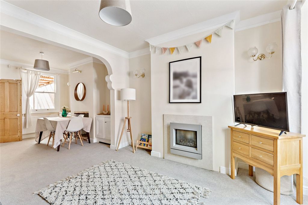 Property photo 2 of 15 Living/Dining Room